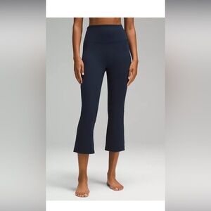 Lululemon Groove Super-High-Rise Crop 23" *Nulu in Size 6